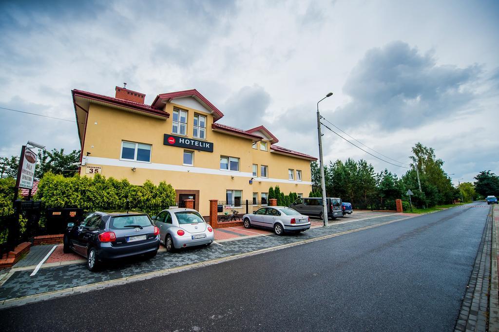 Hotelik Jankowski Raszyn Exteriör bild