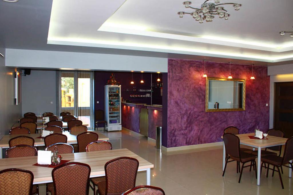 Hotelik Jankowski Raszyn Exteriör bild